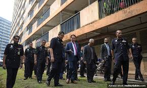 Sebetulnya, kalimat dalam karcis parkir tersebut merupakan bentuk pelarian dari tanggung jawab pengelola parkir. Menteri Polis Didapati Bersalah Oleh Ipcmc Ada Hak Merayu Suruhanjaya Integriti Agensi Penguatkuasaan