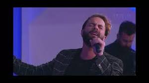 Ο ηλίας βρεττός μιλά στην μαντώ γαστεράτου για τα παιδικά. Pxnlmxupsnneum