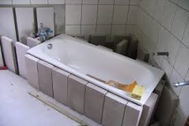 Es ist auch empfehlenswert, das kleid in die badewanne zu legen und jede verschmutzte stelle separat mit gallseife und warmem wasser einzureiben. Badewanne Lackieren Schritt Fur Schritt