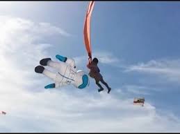 Kite Swings Child Into The Air At Taiwan Festival Youtube