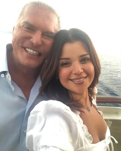 Ana Navarro's husband roasted by fans over his feet