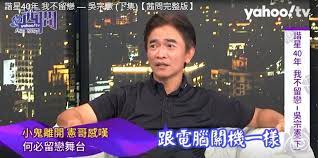 憲半夜睡不著覺 把心情哼成歌 只好到屋頂找另一個夢境 嵐睡夢中被敲醒 我還是不確定 怎會有動人旋律在對面的屋頂 我悄悄關上門 帶著希望上去 原. Qmvz 4os4eo57m