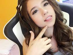 who lives in a pineapple under the seaaaa? i do srsly..  www.twitch.tv/pokimane