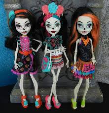 Monster High Monster Scaritage Skelita Calaveras Doll And Fashion Set Skelitas Skelita Monster High Monster High Dolls Monster High
