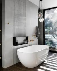 Desain kamar mandi klasik mampu menghadirkan nuansa yang anggun dan mewah. 8 Inspirasi Desain Kamar Mandi Sederhana Namun Elegan