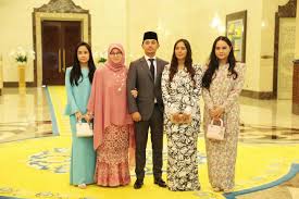 Petaling jaya, august 5 — today is the raja permaisuri agong tunku azizah aminah maimunah iskandariah's 60 th birthday and many have wished her on various social media. I Miss My Son Raja Permaisuri Agong Luah Rasa Rindu Ketika Lalui Tempoh Kuarantin Covid 19