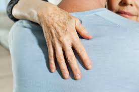Position your index finger so that it rests just below the sun and your pinky parallel to the edge of the horizon. 6 Ways To Get Rid Of Age Spots On Your Hands Say Dermatologists