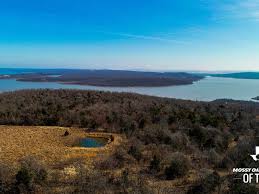 The lake is nationally known for it's bass and crappie fishing. Land For Sale On Lake Eufaula Ok Farm For Sale In Eufaula Pittsburg County Oklahoma 267817 Farmflip