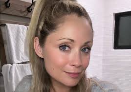 Laura's absence from Lulu's bedside in General Hospital