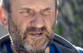 Marek Kamiński z tablicami dekalogu na Górze Synaj