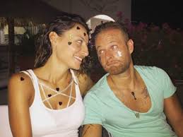 Después de un noviazgo pleno de amor, marimar vega y luis ernesto franco se casaron por un ritual maya, lleno de espiritualidad y romanticismo, en el que del brazo de su padre, gonzalo vega, la novia se encaminó al altar habilitado en la playa de un exclusivo hotel de puerto escondido, oaxaca. Luis Ernesto Franco Responde Relacion Marimar Vega Adrian Uribe Actitudfem