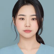 Elin Kim's Instagram, Twitter & Facebook