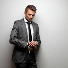 Il existe un grand nombre de costume mariage homme 2021 et vous pouvez choisir votre costume en fonction du thème du mariage. Elegante Tenue Invite Mariage Costume Homme Costume Homme Mariage Invite Mariage Homme S Habiller