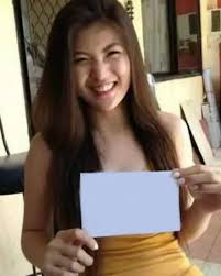 Sama dengan cara nomor 1 diatas, yaitu tangan kanan memegang pensil dengan stabil serta tangan kiri yang bertugas menggeser kertas agar berputar. Mentahan Pegang Kertas Kosong Gambar Untuk Status Wa