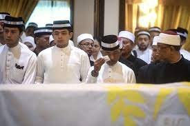 He was 88 years old. Malaysia King Sheds Tears As He Pays Last Respects To His Father Asianewsnetwork Eleven Media Group Co Ltd