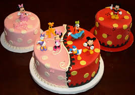 Bizcocho De Mickey Mouse Cuadrado Definitely An Inspiration For The Kids Birthday Cake Twin Birthday Cakes Mickey Cakes Minnie Mouse Birthday Cakes