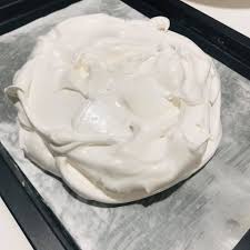Sapukan di atas pavlova tadi. Cara Untuk Membuat Kek Pavlova Paling Mudah Dan Cepat Sesuai Untuk Suasana Minum Petang Yang Santai My Resepi