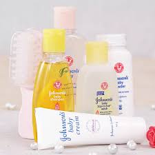The deluxe collection baby gift set by johnsons also provides hair care for your little one. Johnson S Baby Gift Set Gift Send Buy Kids Zone Gifts Online Tg0025 Egiftmart Com