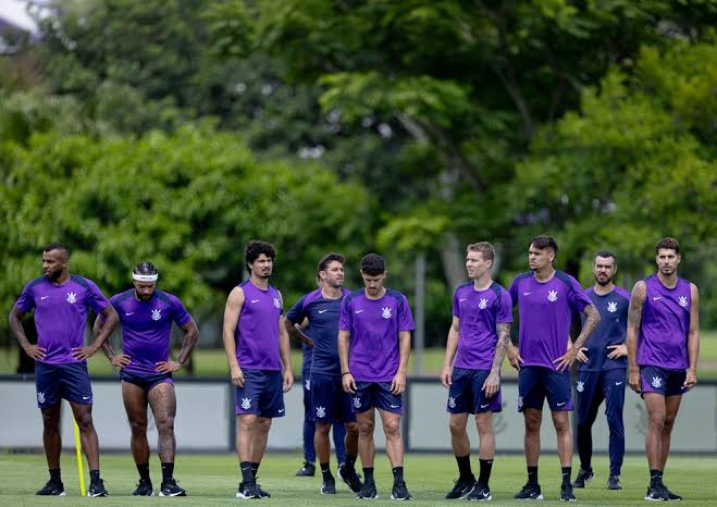 Corinthians intensifica preparação e vive momento de pressão na temporada