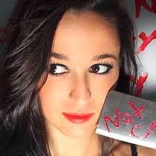 Jaclyn Glenn - Age, Family, Bio | Famous Birthdays