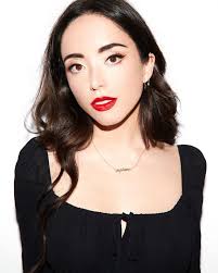 Stephanie Stone's Instagram, Twitter & Facebook