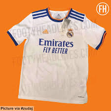 Koszulka wykonana jest w 100% z poliesteru + mikro dodatki dzięki którym materiał jest bardzo. Real Madryt Domowa Koszulka Na Sezon 2021 2022 Foto Transfery Info