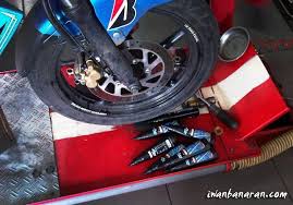 Maybe you would like to learn more about one of these? Cara Mudah Mengganti Oli Shockbreaker Depan Motor Dilengkapi Volume Oli