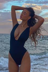 Ella Cervetto - Free pics, galleries & more at Babepedia