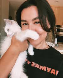 They told me it's aquarium seeezun idk 🐸: @maybell.eequay 🍄:  @giraffesdoingthings