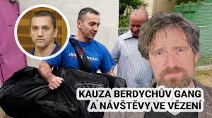 Berdychův gang je označení pro skupinu lidí kolem davida berdycha, která za asistence několika vlivných lidí z řad policie provozovala rozsáhlou kriminální činnost na území české republiky, a to zhruba od druhé poloviny 90. O Kauze Berdychuv Gang A Setkanich Ve Vezeni Janek Kroupa Youtube