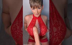 Oral Pleasure Big Mouth Rolling Cum Shot Intense Action