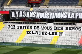 Des banderoles contre la venue de l'international français paul pogba au psg ont été. Rc Lens Nimes Des Banderoles En Vue Du Derby Face A Lille Dans Les Tribunes De Bollaert