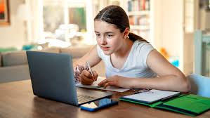 Vineri, copiii merg la scoala. Elevii Ècolilor Din BucureÈti Unde Vor Fi SecÈii De Votare Vor Face Cursuri Online Incepand De Joi AnunÈul Ismb