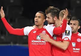 Born 9 october 1993) is a swedish footballer who plays as a forward for bundesliga side mainz 05 and the sweden national team. Robin Quaison Robin Kwamina Quaison Mainz