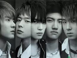 为什么韩国艺人跳不出被压榨的怪圈？_百科TA说