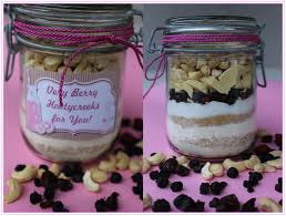 Dementsprechend sind viele gute kuchen im glas rezepte zu finden und wir wollen dir eine ganz tolle und besondere anleitung bieten. Geschenke Aus Dem Glas 2 Cookies Very Berry Hootycreeks Kuchen Im Glas Chocolateandonions