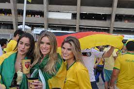 Clovis fernandes brach nach dem 1:7 gegen deutschland in tränen aus. Weibliche Brasilianische Fussball Fans Fussball Wm 2014 Brasilien Creative Commons Bilder