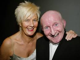 Widow of Celtic legend Jinky Johnstone sends message of support to Fernando  Ricksen after motor neurone disease diagnosis