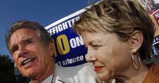 Beatty, Bening turned away from Schwarzenegger rally