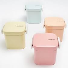 In A Vibrant Lacquer Finish The Takenaka Bento Box Pairs Eco Friendly Construction With A Timeless Aesthetic Esta Kids Tableware Bento Modern Furniture Decor