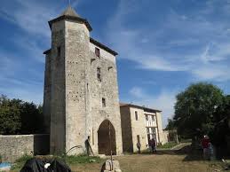 Excellente résistance dans le temps grâce à un vinyle haute qualité. Manoir Medieval A Vendre Proche Bordeaux