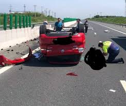 Un accident deosebit de grav a avut loc pe autostrada soarelui. Accident Pe Autostrada Soarelui A2 A SÄƒrit Cu Masina Peste Parapet Dcnews