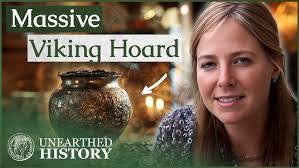 Emily Bay's Instagram, Twitter & Facebook