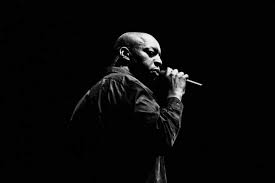 Oxmo puccino revient avec l'album «la nuit du réveil», ces trois dernières années, malgré la frénésie productiviste du rap, oxmo puccino s'est laissé le luxe de mûrir son projet: Oxmo Puccino Chaque Lutte A Sa Chanson Son Hymne