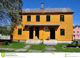 Today the village is a living history museum known for its round stone barn, with farm animals and csa gardens, art and craft, and dinners and music. Hancock Ma Shaker Village Box U Mobel Shop Redaktionelles Stockbild Bild Von Turen Holzern 45138359