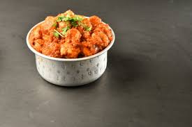 تصوير مقرب لطبق السمك المشوي اللذيذ، أكلات عربية تقليدية، مأكولات عربية،  أطباق شعبية، وصفات وأطباق طعام لذيذة، وجبات الطعام الصحية الشهية، طبق سعودي  تقليدي، مطاعم شرقية، صيادية سمك، مطاعم للمأكولات العربية الشرقية,