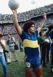 Numerosas pancartas ocuparon los asientos vacíos de la bombonera y todo ello bajo la mirada de dalma maradona, la hija del 'diez', presente en el estadio.recordemos que diego vistió los colores. Pin De Javier Petit En Diego Armando Maradona Club Atletico Boca Juniors Fotos De Futbol Diego Maradona