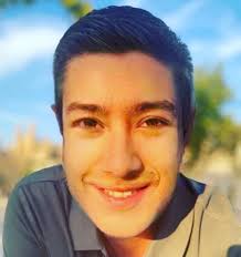 „die rechte hand des herrn gehört beim geschwungenen tango eigentlich ans schulterblatt der dame. Joachim Llambi Postet Witziges Bild Zu Seinem Geburtstag Bin Jung Und Habe Sex