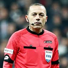 Fenerbahçe ile x takım karşılaşmaktadır. Cuneyt Cakir Kimdir Kac Yasinda Kisa Ozgecmisi