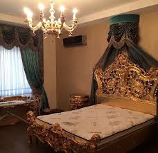 Perde seçmek aslında hiç kolay bir iş değil, hele ki yatak odası için perde seçiyorsak işimiz hem daha zor hem de bazı açılardan daha kolay. Yatak Odasi Perdeleri Yatak Odasi Perde Modelleri Perde Modelleri Perdeci